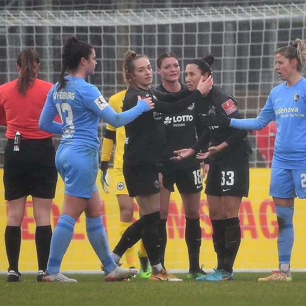  Sara Doorsoun will den Platzverweis nicht wahr haben. (Bild: IMAGO / Jan Huebner)