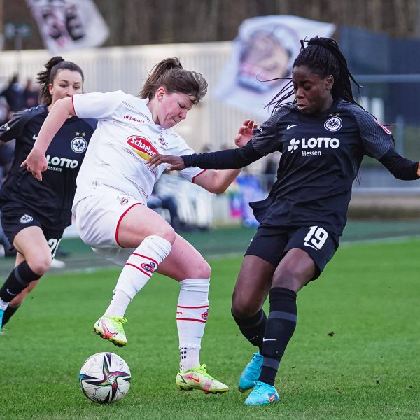  Eintracht Frankfurt geht verdient mit 2:1 in die Halbzeit. (Bild: IMAGO / Sports Press Photo)