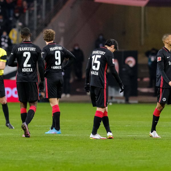  Die Eintracht hat trotz großem Kampf erneut keine Punkte einfahren können und entsprechend groß war die Enttäuschung der Spieler nach Abpfiff der Partie. (Bild: imago images / Eibner)