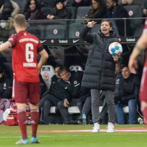  Eintracht-Trainer Oliver Glasner hat gegen Bayern München eine verbesserte Frankfurter Mannschaft gesehen. (Bild: IMAGO / Kessler-Sportfotografie)