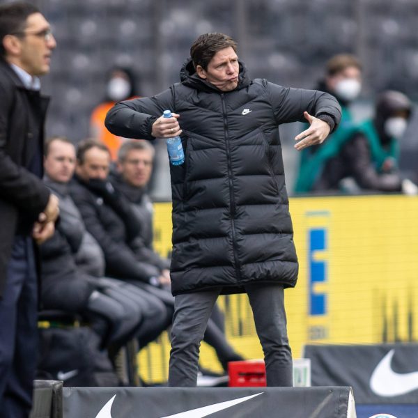  Eintracht-Trainer Oliver Glasner zeigt, wer beim 4:1-Sieg in Berlin Herr im Haus war. (Bild: IMAGO / Andreas Gora)