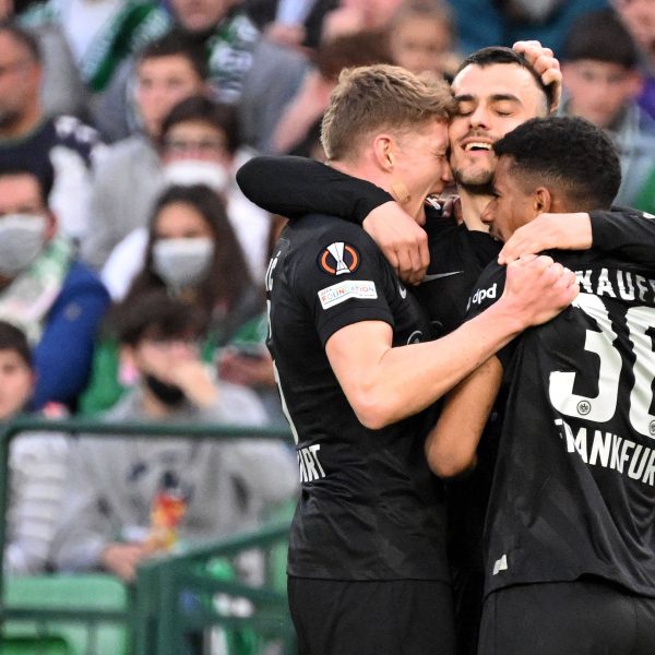  Großer Jubel - die SGE hat sich eine sehr gute Ausgangssituation geschaffen. (Foto: IMAGO / Jan Hübner)