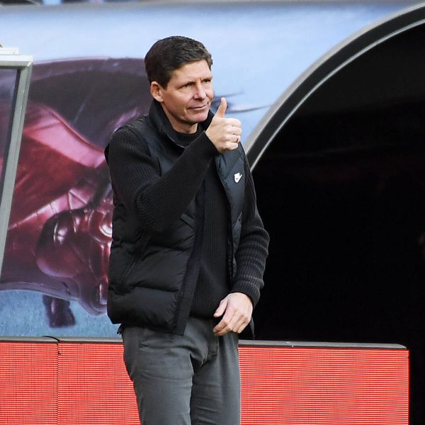  Daumen hoch: Oliver Glasner ist mit dem Auftritt in Leipzig zufrieden. (Bild: IMAGO / opokupix)