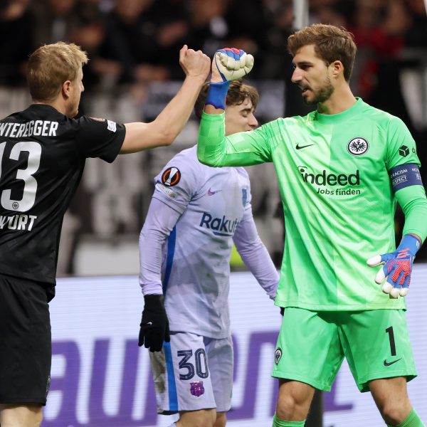  Verteidigten alles weg, was ging: Martin Hinteregger und Kevin Trapp. (Bild: Heiko Rhode)