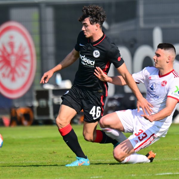  Bei den A-Junioren eine Bank, doch bei den Profis (wie hier beim Testspiel gegen Nürnberg) noch relativ unauffällig: Jungprofi Antonio Foti. (Bild: IMAGO / Zink)