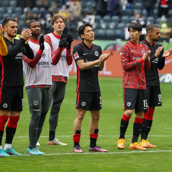  Große Enttäuschung bei den Hessen nach dem Remis gegen Greuther Fürth. Die Eintracht hat eine große Chance verpasst, noch einmal richtig in den Kampf um die europäischen Plätze einzugreifen. (Bild: imago images / osnapix)
