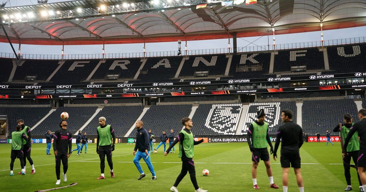  Bereits am gestrigen Mittwoch betraten die Stars des FC Barcelona das Frankfurter Grün. (Bild: IMAGO/Jan Hübner)