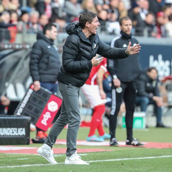  Oliver Glasner war mit dem Einsatz seiner Mannschaft gegen Freiburg zufrieden. (Bild: IMAGO / Eibner)