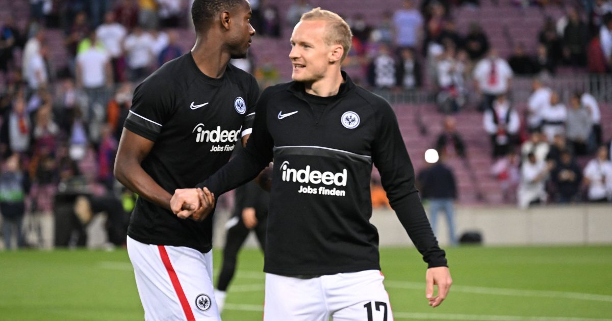  Sebastian Rode zeigt sich überwältigt vom Abend. (Foto: IMAGO / Jan Huebner)