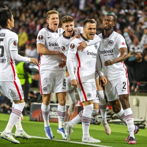  Filip Kostic bringt die Eintracht per Elfmeter in Führung. (Foto: imago/Eib