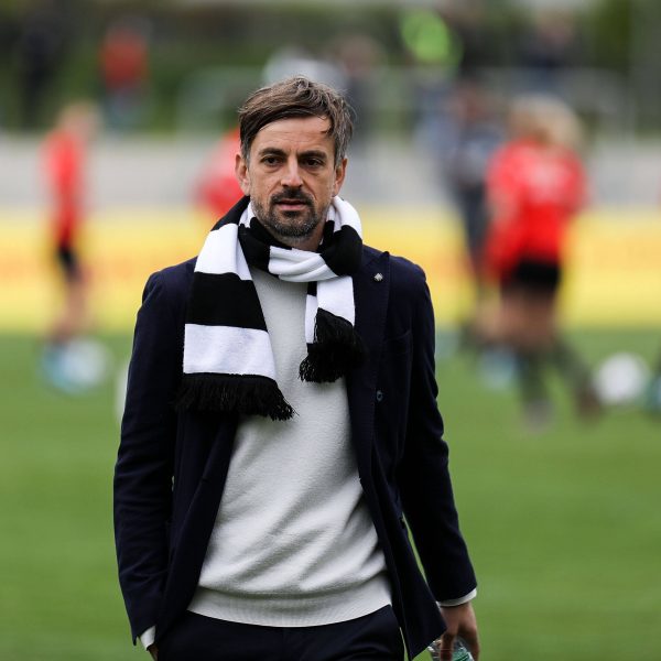  Cheftrainer Niko Arnautis blickt optimistisch auf das Spitzenspiel gegen Turbine Potsdam. (Bild: IMAGO / Jan Huebner)