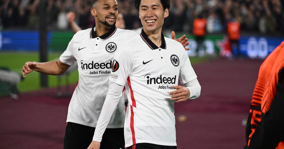  Daichi Kamada (rechts) erzielte den 2:1-Endstand. Djibrils Sow (links) lieferte die Vorlage. (Bild: IMAGO / Jan Huebner)