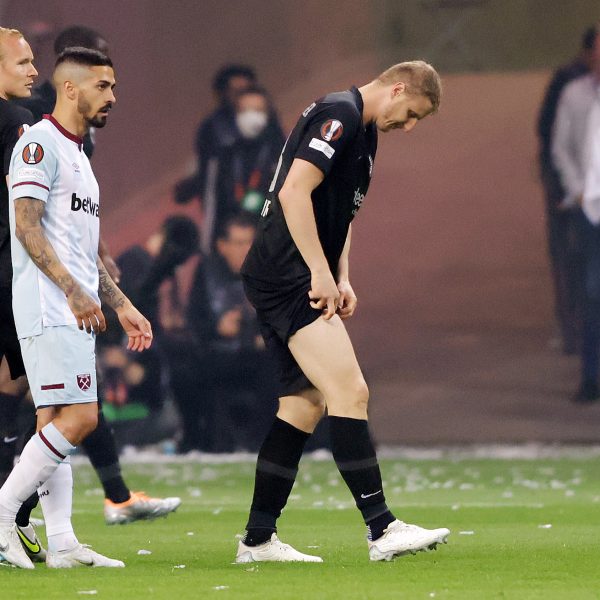  Martin Hinteregger hat sich gegen West Ham United verletzt und fällt für den Rest der Saison aus. (Bild: Heiko Rhode)