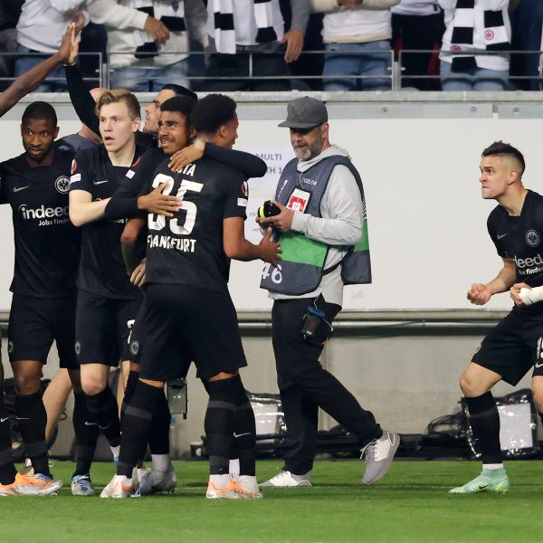  Rafael Borré bejubelt seinen Treffer zum 1:0. (Foto: Heiko Rhode)