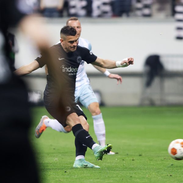  Der Schuss ins Glück: Rafael Borré besiegelt den Finaleinzug. (Foto: Heiko Rhode)