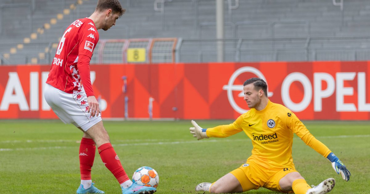 Diant Ramaj wird auch in Zukunft das Frankfurter Tor hüten. (Foto: IMAGO / Kessler-Sportfotografie)