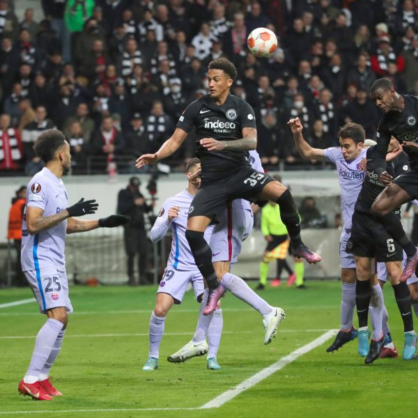  Tuta und Evan Ndicka sind beide erst 22 Jahre alt und bereits feste Säulen in der Eintracht-Abwehr. (Foto: IMAGO / Sven Simon)