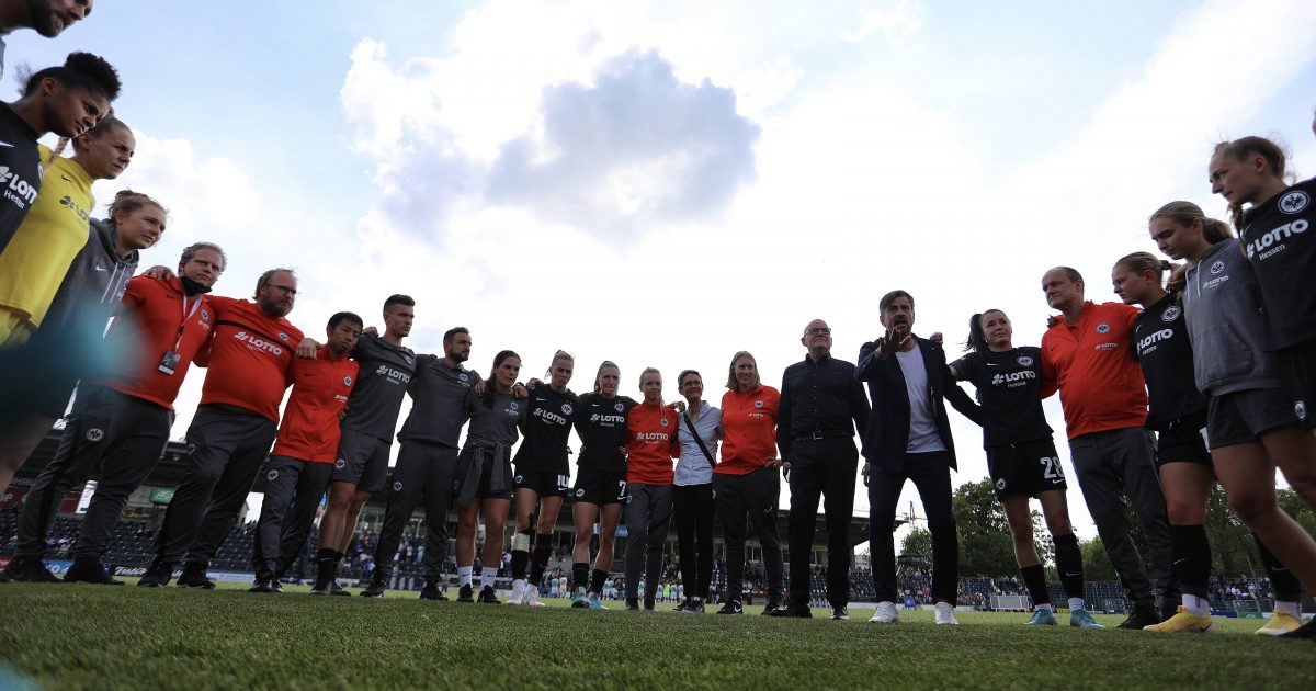  Dank einer geschlossenen Mannschaftsleistung auf und neben dem Platz können die SGE-Frauen in dieser Saison großes erreichen. (Bild: IMAGO / Hartenfelser)