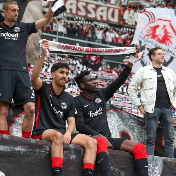  Dreifacher Abschied bei der Frankfurter Eintracht nach dem Unentschieden gegen Gladbach. Foto: (IMAGO / osnapix)