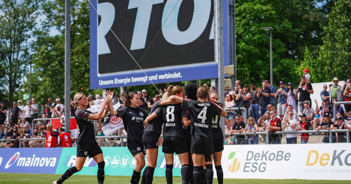  Die Eintracht-Frauen bejubeln den Einzug in die Champions League! (Bild: IMAGO / Sports Press Photo)