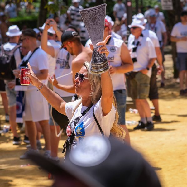  Eintracht-Fans stimmen sich aufs Finale ein. (Foto: imago/Eibner)
