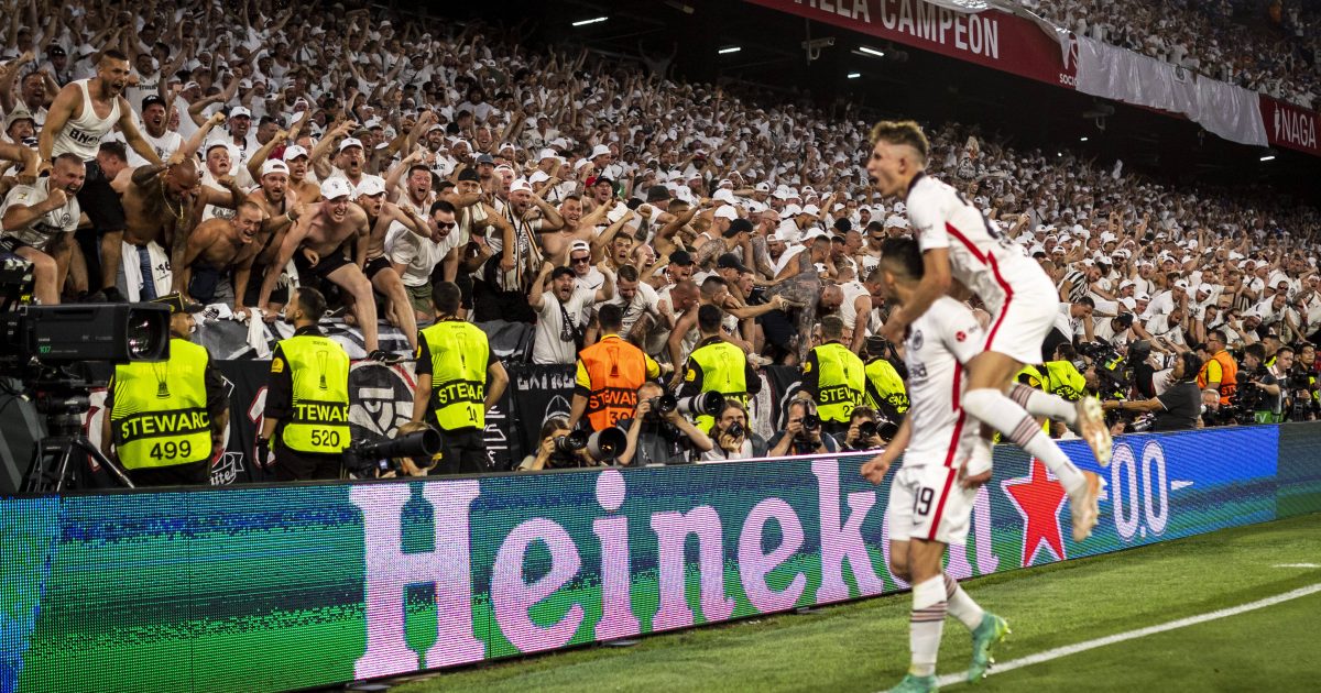  Rafael Borré trifft zum entscheidenden Elfmeter, der Rest ist grenzenloser Jubel.(Foto: imago/Moritz Müller)