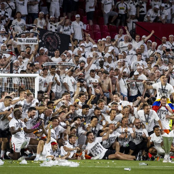  Die Eintracht gewinnt die UEFA-Europa-League und darf sich in der kommenden Saison mit den besten Mannschaften in der Champions-League messen. Eine surreale Vorstellung, die nun Realität geworden ist. (Bild: Imago images / Moritz Müller)