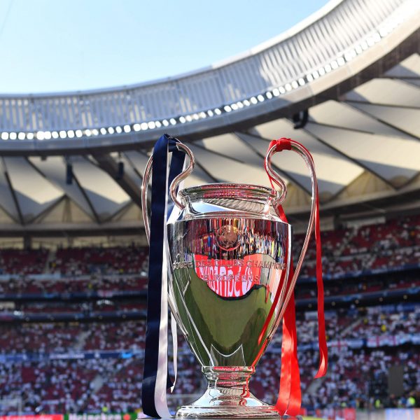  Um die begehrte Champions League-Trophäe spielt auch die SGE in der kommenden Saison. (Bild: IMAGO / Sven Simon)