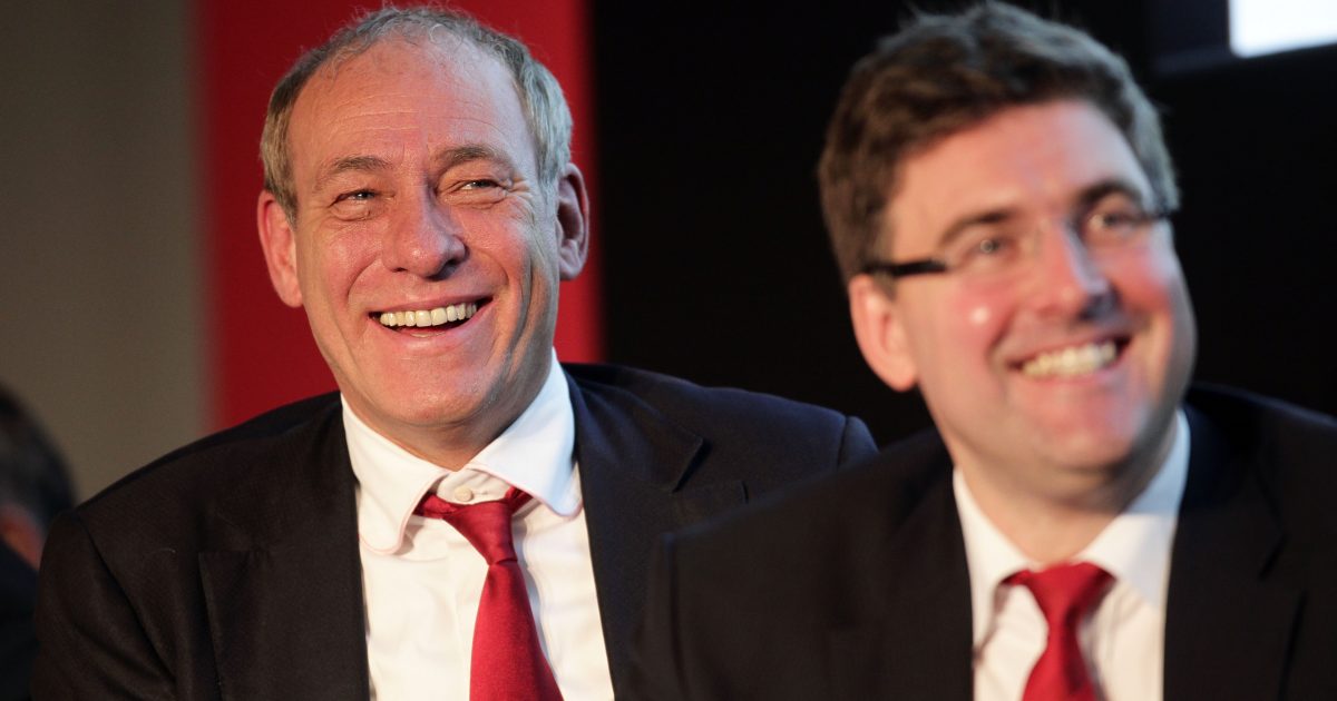 Peter Fischer und Axel Hellmann begleiten die SGE seit mehr als 20 Jahren, hier zusammen bei der Mitgliederversammlung 2011. (Bild: Heiko Rhode)