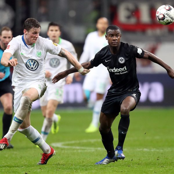  2018 noch Gegner, demnächst Teamkameraden? Wout Weghorst und Evan N'Dicka. (Bild: Heiko Rhode)