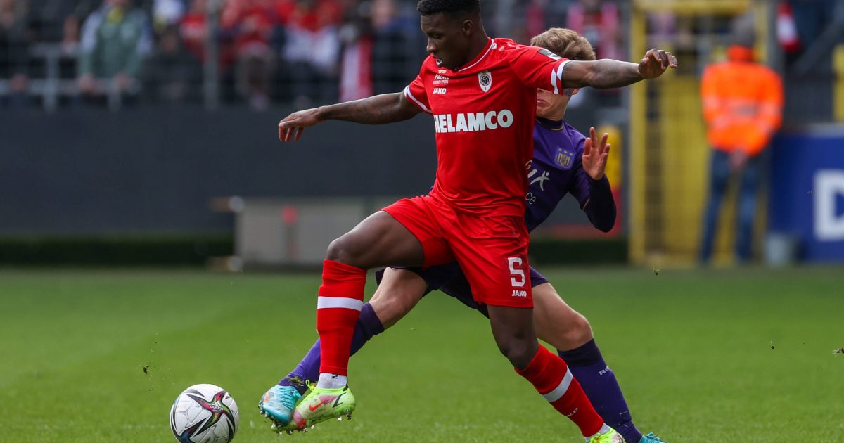 Buta ist neuer Bestandteil der SGE-Defensive. (Foto: IMAGO / Belga)