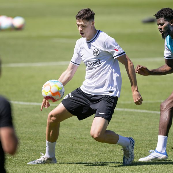  Marcel Wenig will im Training der Profis so viel wie möglich mitnehmen. (Foto: IMAGO / Kessler-Sportfotografie)