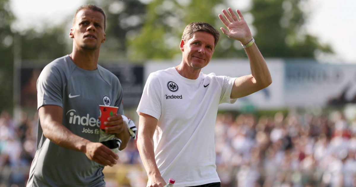  Timothy Chandler und Oliver Glasner beim Testspiel der SGE in Aschaffenburg. (Bild: IMAGO / Beautiful Sports)