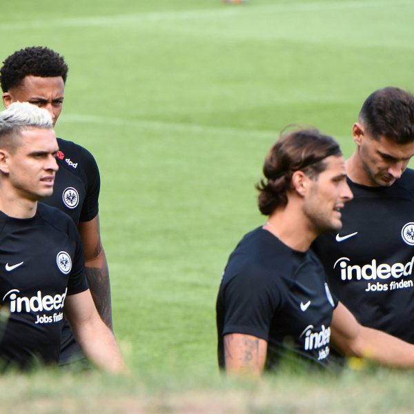  Rafael Borré (links vorne) und Lucas Alario (rechts) wollen gemeinsam die Champions League unsicher machen. (Bild: IMAGO / Hartenfelser)