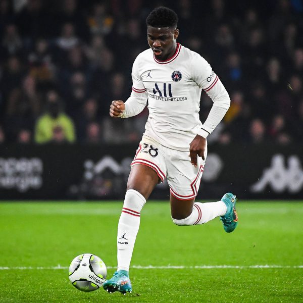  Eric Junior Dina Ebimbe könnte bald im Adlerdress auflaufen.  (Bild: IMAGO / ZUMA Wire)