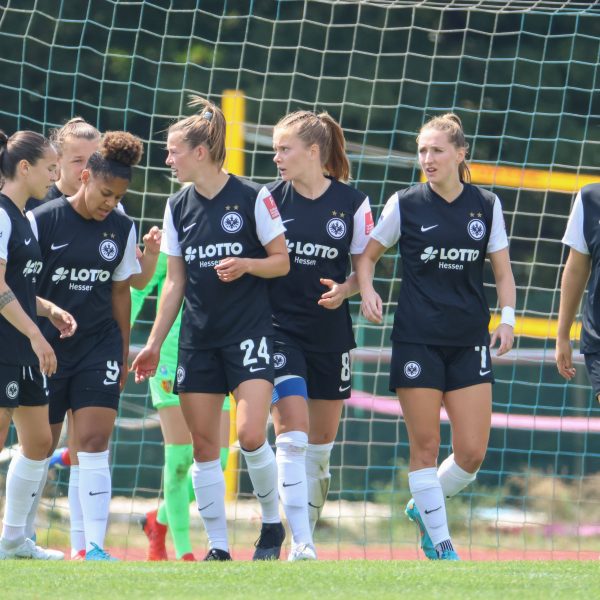  Gemeinsam nach Europa: Die SGE-Frauen haben das nächste Ziel vor Augen. (Bild: IMAGO / Eibner)