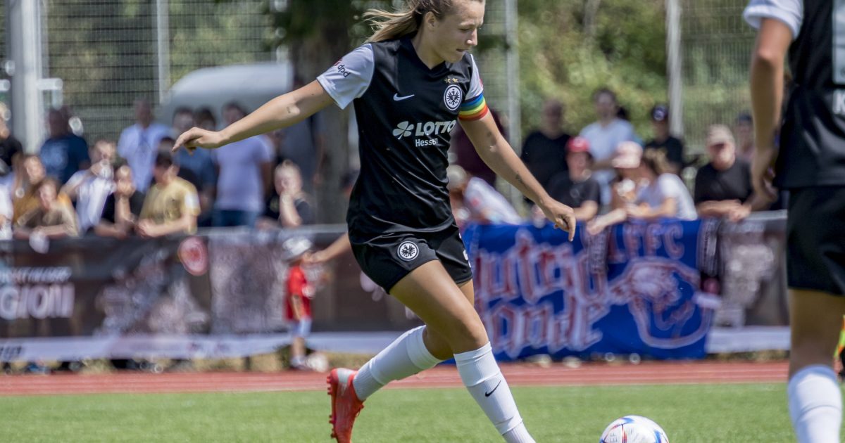  Tanja Pawollek verlängert ihren Vertrag bis 2025. Hier am vergangenen Samstag beim Testspiel gegen den FC Basel. (Bild: IMAGO / Beautiful Sports)