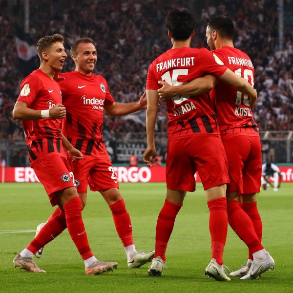  Ein doppelter Kamada und Lindström lassen die Eintracht jubeln. (Foto: imago / Jan Huebner)