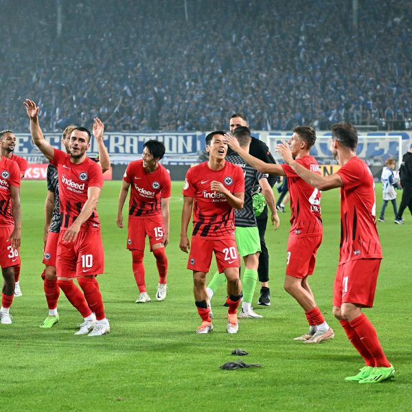  Nach dem souveränen Sieg gegen den 1.FC Magdeburg hatten die Hessen mal wieder Grund zum Feiern. Der Saisonauftakt ist gelungen und die Mannschaft präsentierte sich in vielversprechender Frühform. (Bild: imago images / Jan Huebner)