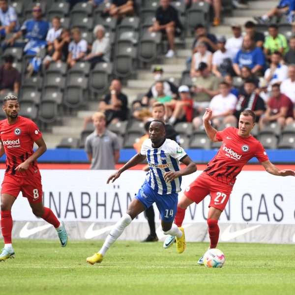  Das Hinspiel in Berlin konnte die SGE nicht gewinnen. (Foto: IMAGO / Matthias Koch)