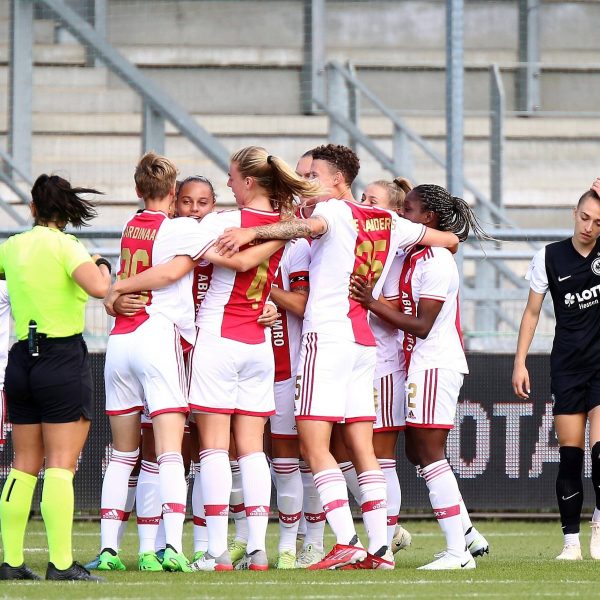  1:2 gegen Amsterdam: Frankfurts bitteres CL-Aus. (Bild: IMAGO / Hartenfelser)