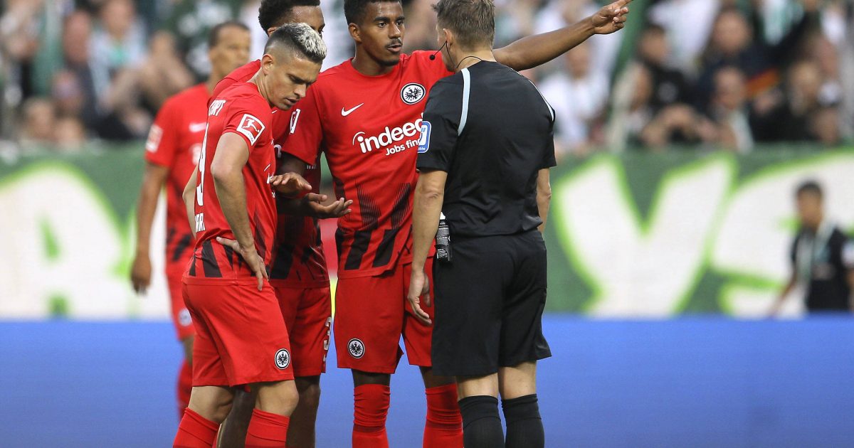  Es wurde - mal wieder - nach einem VAR-Einsatz heftig diskutiert. (Foto: IMAGO / Claus Bergmann)