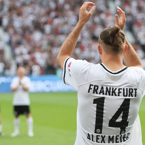  Alex Meier feierte seinen Abschied. (Foto: IMAGO / Rene Schulz)