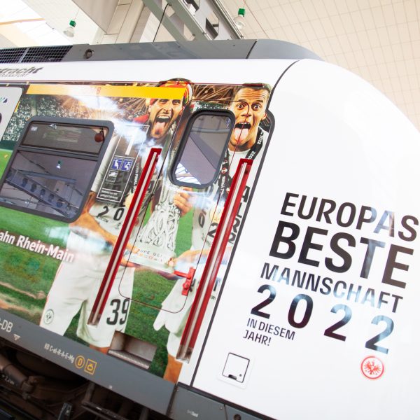  Zukünftig fährt eine S-Bahn mit Jubelmotiven aus Sevilla durch das Rhein-Main-Gebiet. (Bild: Frederic Schneider/SGE4EVER.de)