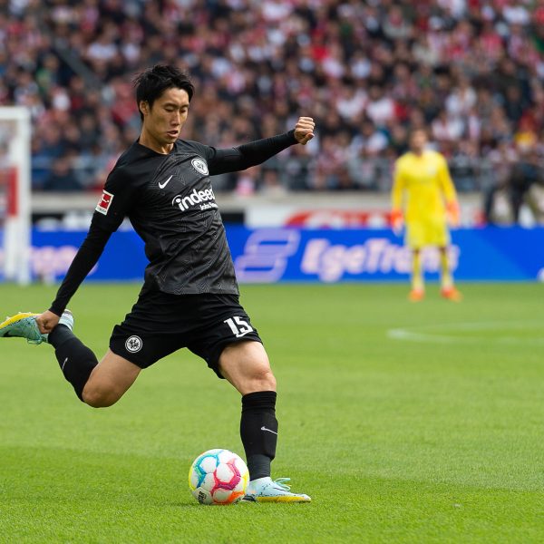  Daichi Kamada beim Spiel in Stuttgart. (Foto: IMAGO/Eibner)