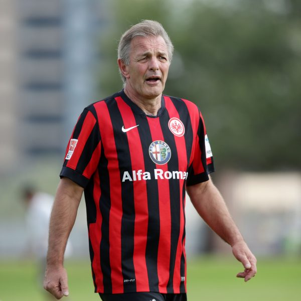  Charly Körbel ist Rekordspieler der Bundesliga.