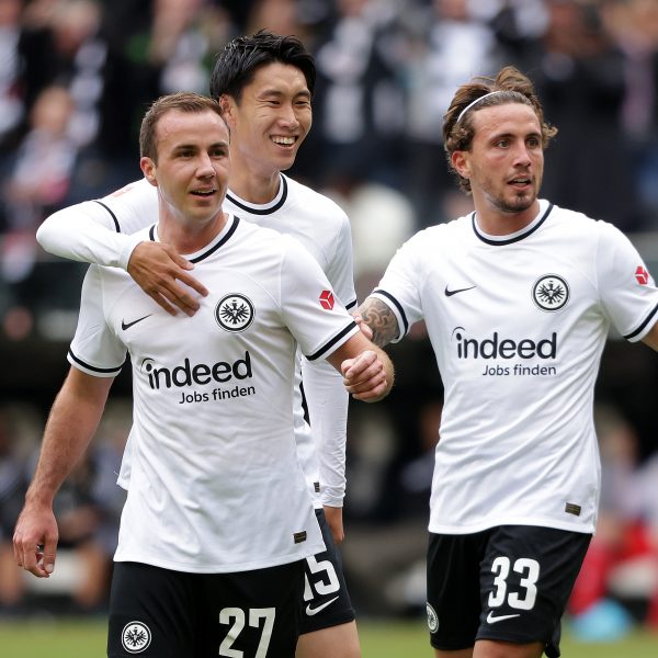  Hatten Grund zum Jubeln: Torschütze Mario Götze, Daichi Kamada und Luca Pellegrini. (Bild: Heiko Rhode)