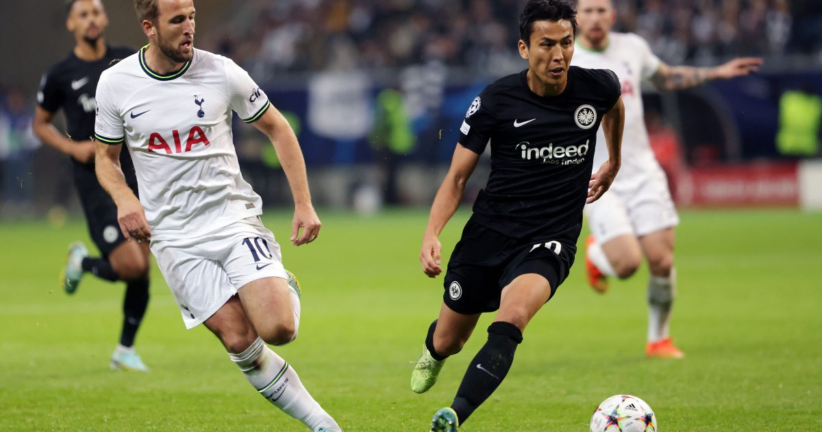  Makoto Hasebe im Duell mit Harry Kane. Der Japaner hat eine überragende Partie gegen den Weltstar aus England gespielt und war ein entscheidender Schlüssel zum Punktgewinn. (Bild: Heiko Rhode)