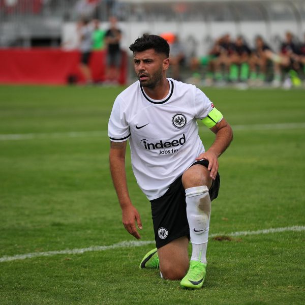  Führte seine Mannschaft gegen seinen Ex-Klub auf den Rasen und machte das Tor des Tages: Zubayr Amiri. (Bild: IMAGO / Hartenfelser)