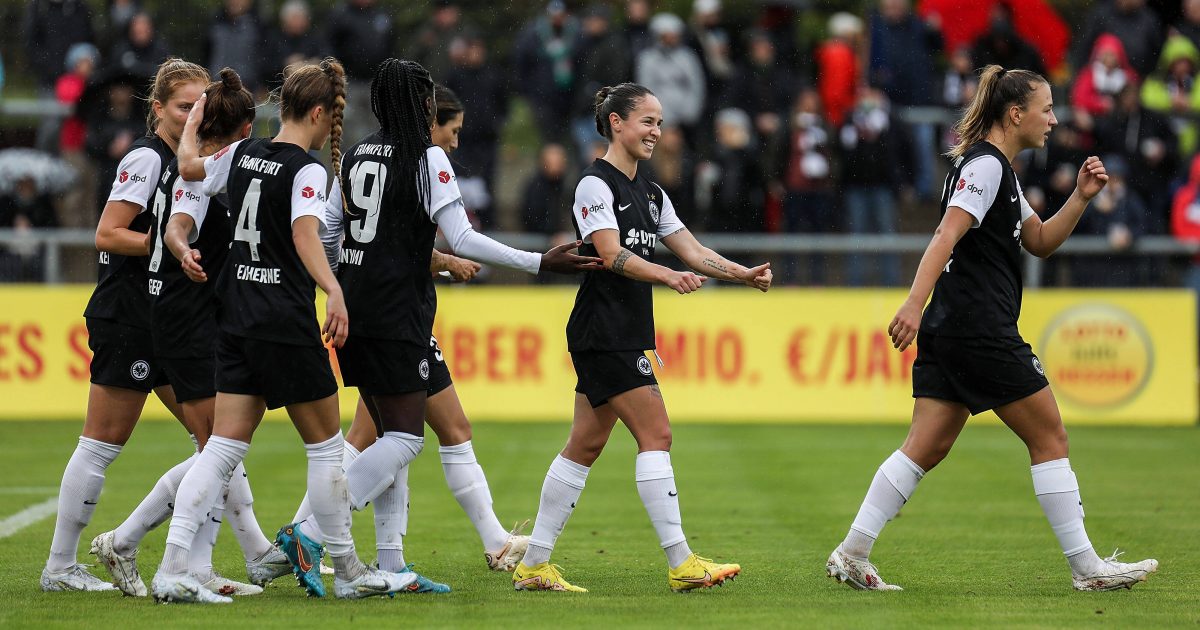  Géraldine Reuteler (zweite v. re.) lässt die SGE jubeln. (Bild: IMAGO / Jan Huebner)